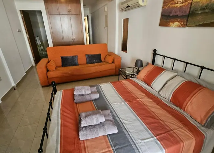 Studio With Shower Room E5, Full Kitchen, Poolside, Free Wifi